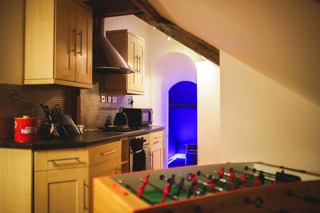Games And Movies Lounge 7 Bed City Centre Apartment Newcastle upon Tyne Exterior photo