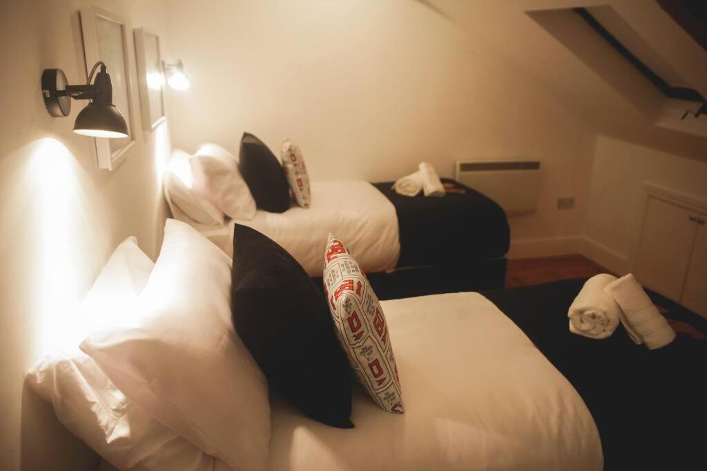 Games And Movies Lounge 7 Bed City Centre Apartment Newcastle upon Tyne Exterior photo